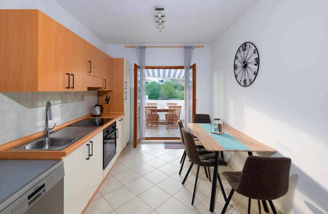 Central Dalmatian Pool&Grill House Gustirna Exterior foto