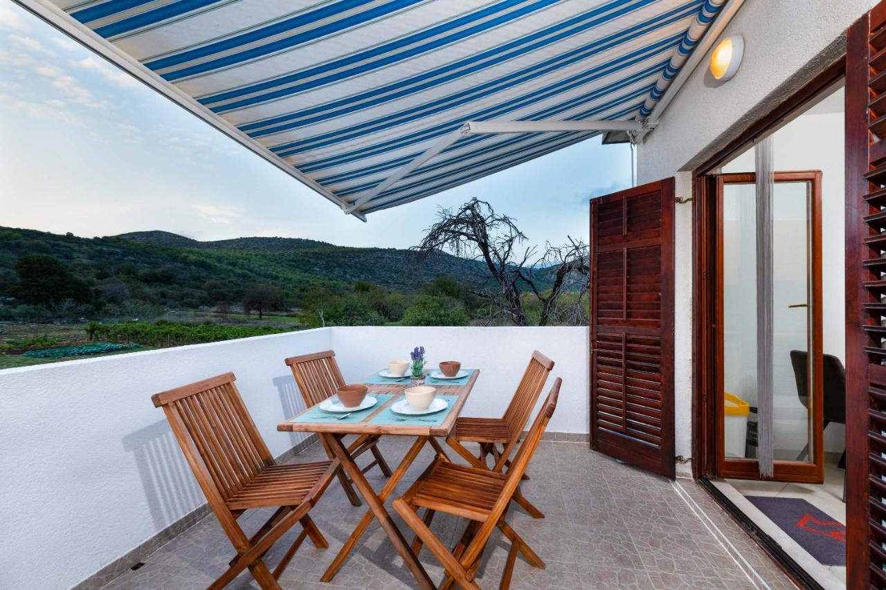 Central Dalmatian Pool&Grill House Gustirna Exterior foto
